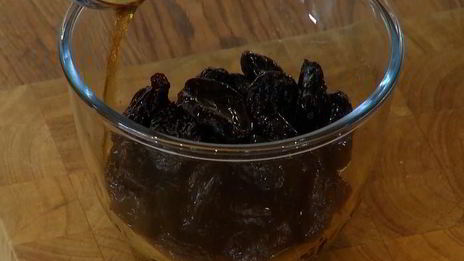 чернослив в шоколаде