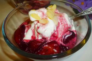 Десерт из запеченных слив