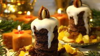 Десерт Рождественские свечи с карамелизированными фруктами