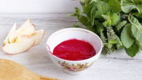 десерт с персиками и малиной