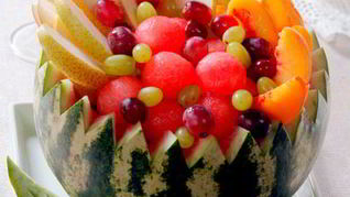 Фрукты в арбузной чаше