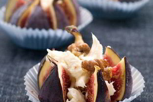 Инжир, запеченный с мягким сыром