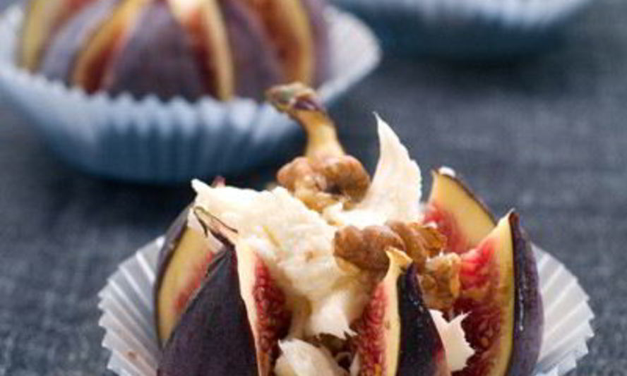 Рецепт инжира, запеченного с мягким сыром