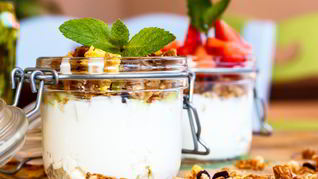 Йогурт с домашней гранолой