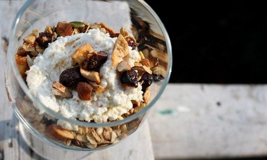 Рецепт хрустящей гранолы с кремом из кешью