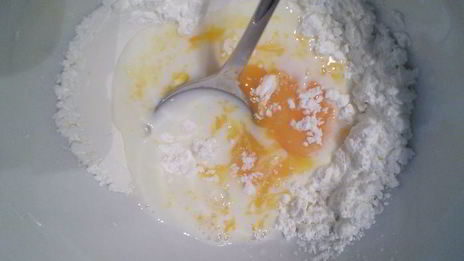 клубничные бухтельн с ванильным пудингом и штрейзелем