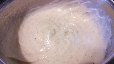 клубничные бухтельн с ванильным пудингом и штрейзелем