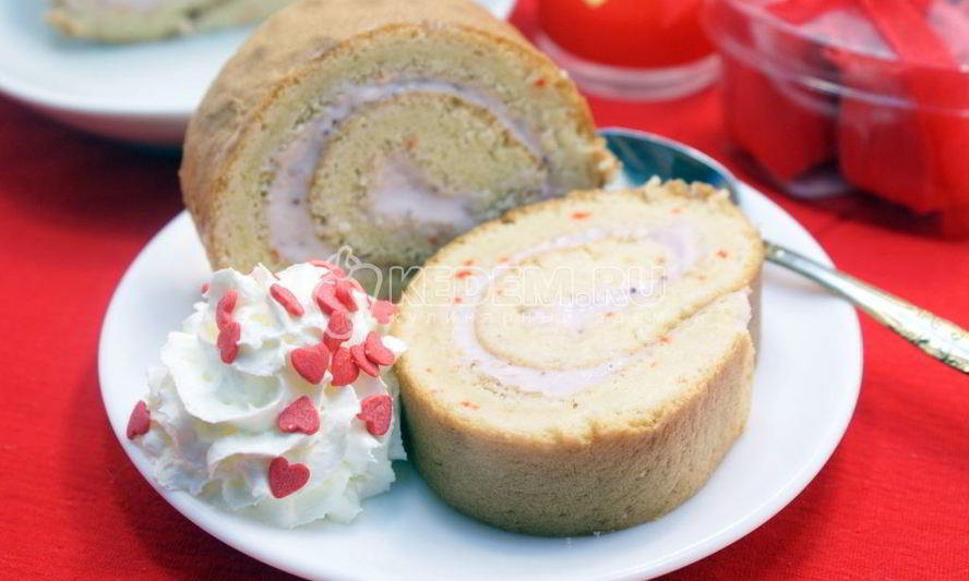Рецепт бисквитного рулета с клубничным кремом