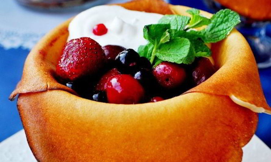 Рецепт блинчиков десертных с сырным кремом и ягодами