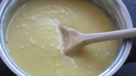 кростата с клубникой и миндальным заварным кремом