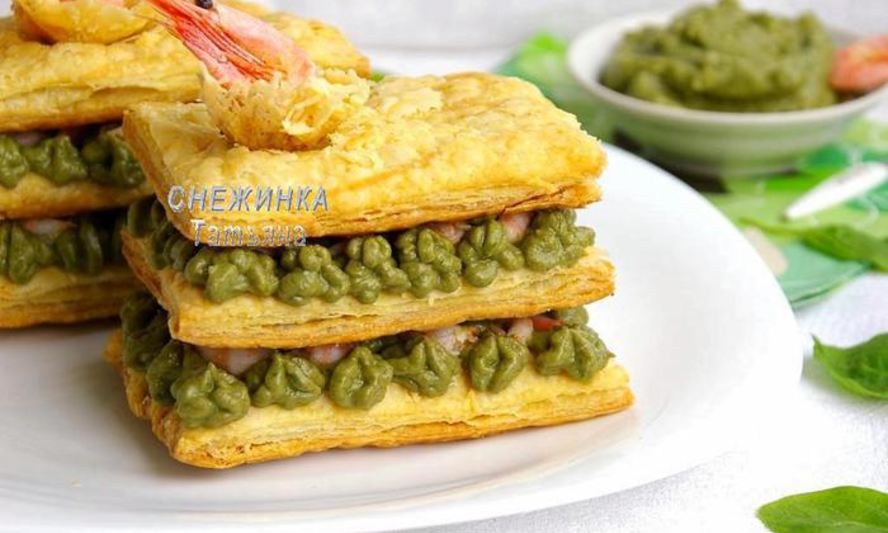 Рецепт мильфея с креветками, сыром джюгас и кремом из авокадо