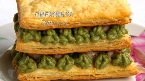 мильфей с креветками, сыром джюгас и кремом из авокадо