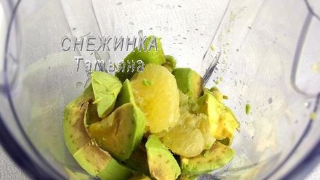 мильфей с креветками, сыром джюгас и кремом из авокадо