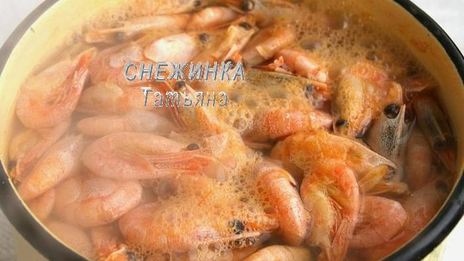 мильфей с креветками, сыром джюгас и кремом из авокадо