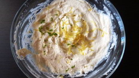 мильфей с творожным кремом, крыжовником и смородиной