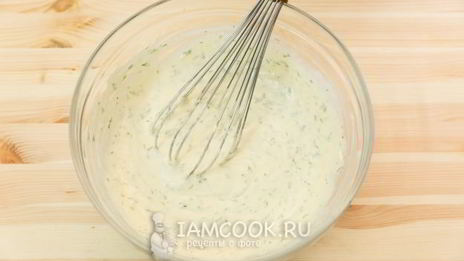 мини-блинчики с семгой и сметанным кремом