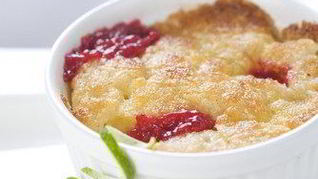 Печеный заварной крем с малиной