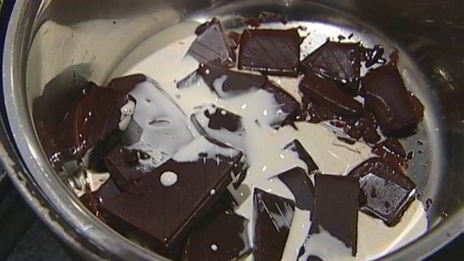 рулет с шоколадным кремом