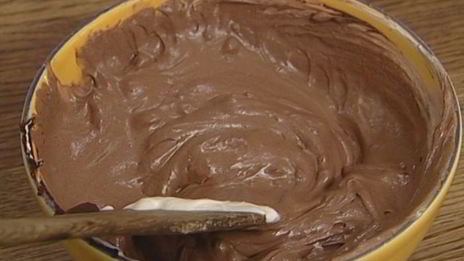 рулет с шоколадным кремом