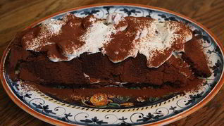 Шоколадный рулет с малиновым кремом