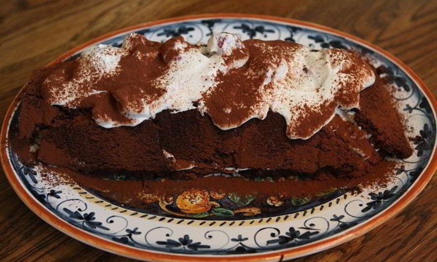 Рецепт шоколадного рулета с малиновым кремом