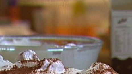 шоколадный рулет с малиновым кремом