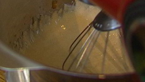 шоколадный рулет с малиновым кремом