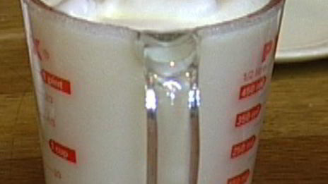 шоколадный рулет с малиновым кремом