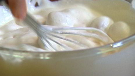 шоколадный рулет с малиновым кремом