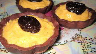 Шоколадные корзинки с тыквенным кремом и черносливом в коньяке