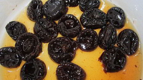 шоколадные корзинки с тыквенным кремом и черносливом в коньяке