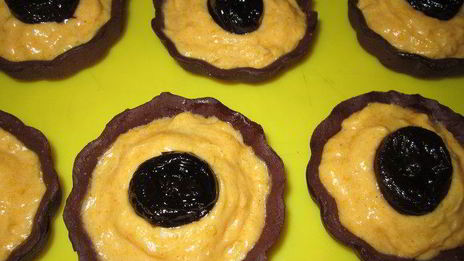 шоколадные корзинки с тыквенным кремом и черносливом в коньяке