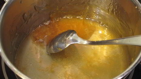 слоеные корзиночки с кремом и карамелью