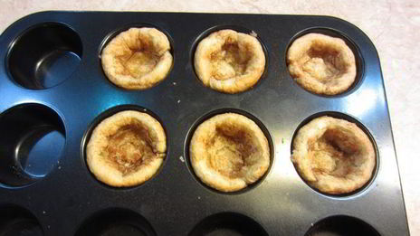 слоеные корзиночки с кремом и карамелью