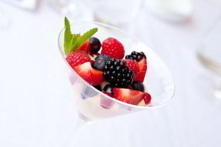 Ягоды с английским кремом