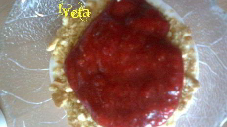 легкий десерт с клубникой