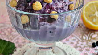 Черничное мороженое с лимонной цедрой