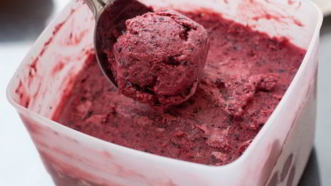 черничное мороженое со сгущенкой