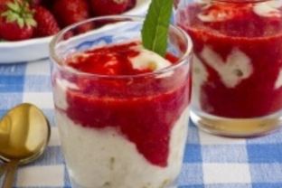 Десерт из клубники и замороженого банана