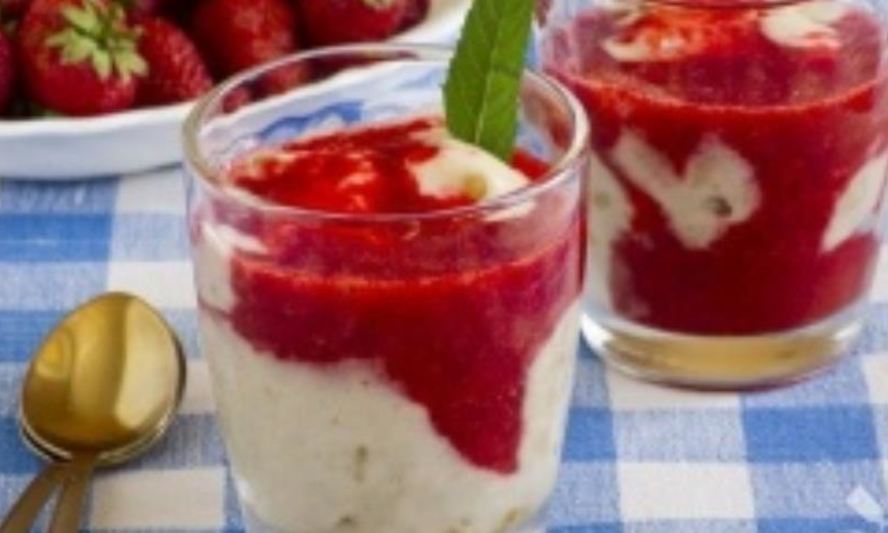 Рецепт десерта из клубники и замороженого банана