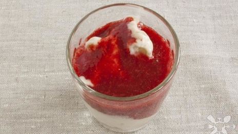 десерт из клубники и замороженого банана