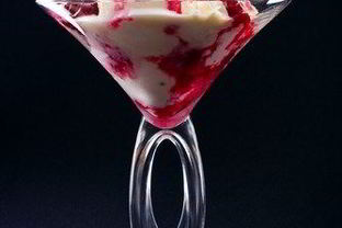 Домашнее мороженое с водкой и клюквой