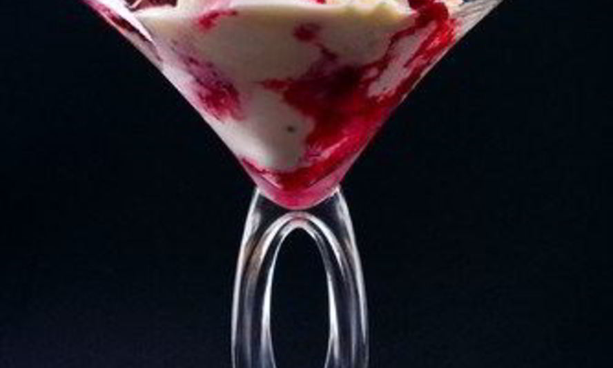 Рецепт домашнего мороженого с водкой и клюквой