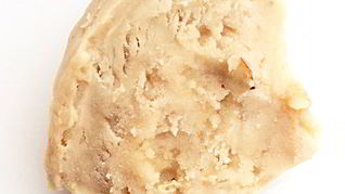 Каштановое мороженое с меренговой крошкой