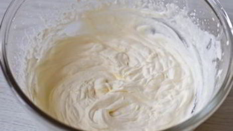 классическое ванильное мороженое