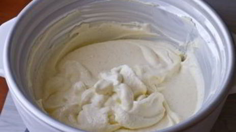 классическое ванильное мороженое