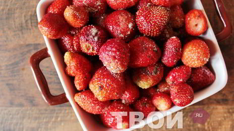 клубничное мороженое