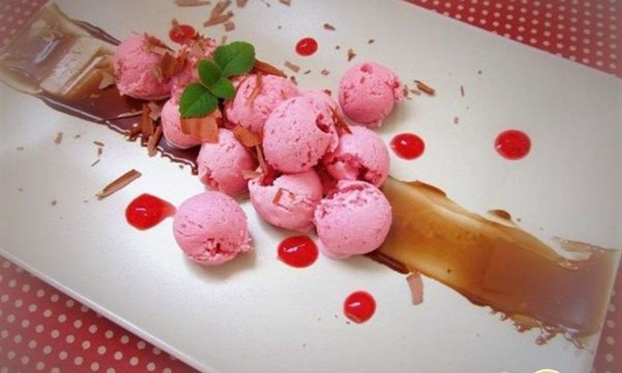 Рецепт малинового мороженого