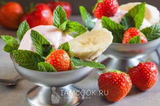 Мороженое из банана и клубники