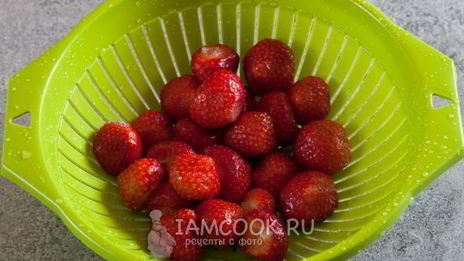 мороженое из банана и клубники